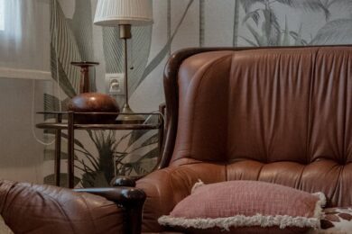 Zo maak je je woonkamer gezellig met textiel