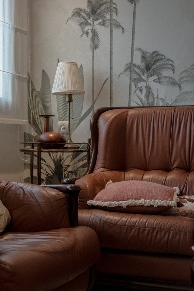 Zo maak je je woonkamer gezellig met textiel